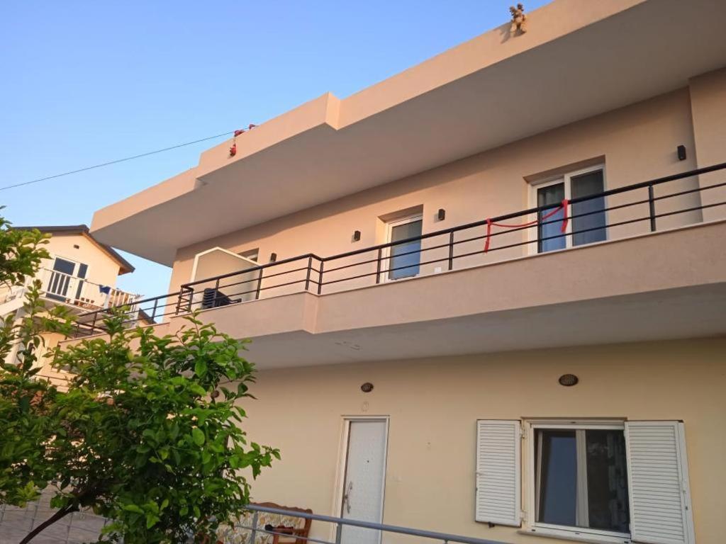 Villa Hysesani Vlorë Buitenkant foto